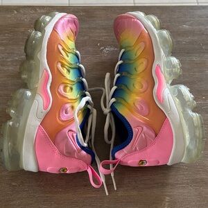 Nike Air VaporMax Plus in cotton candy rainbow. Size 9.5